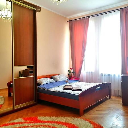 Апартаменты Flat On Sheptytskykh Львов Экстерьер фото