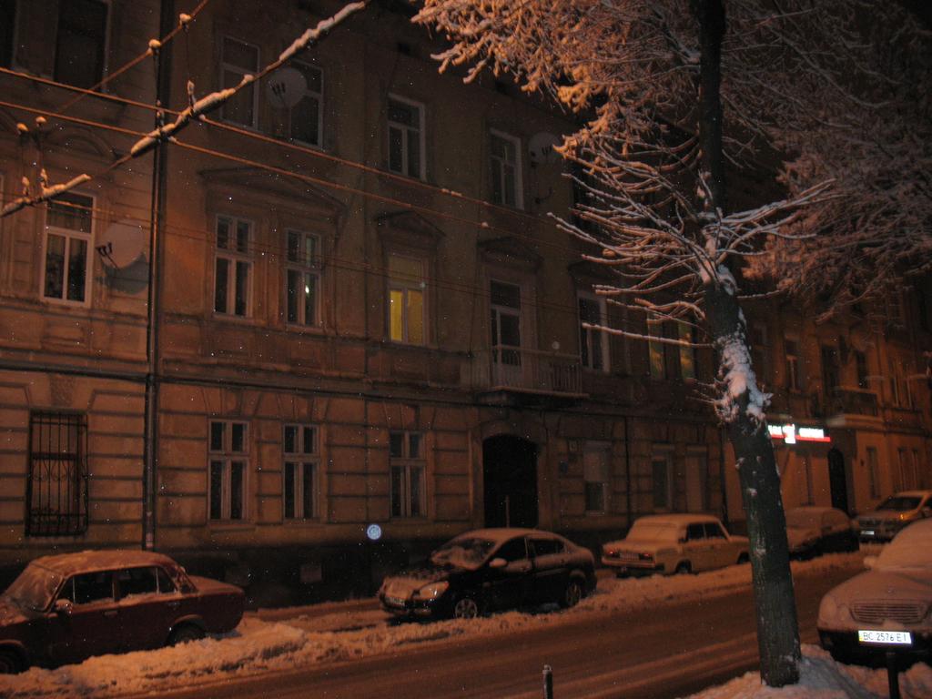 Апартаменты Flat On Sheptytskykh Львов Экстерьер фото