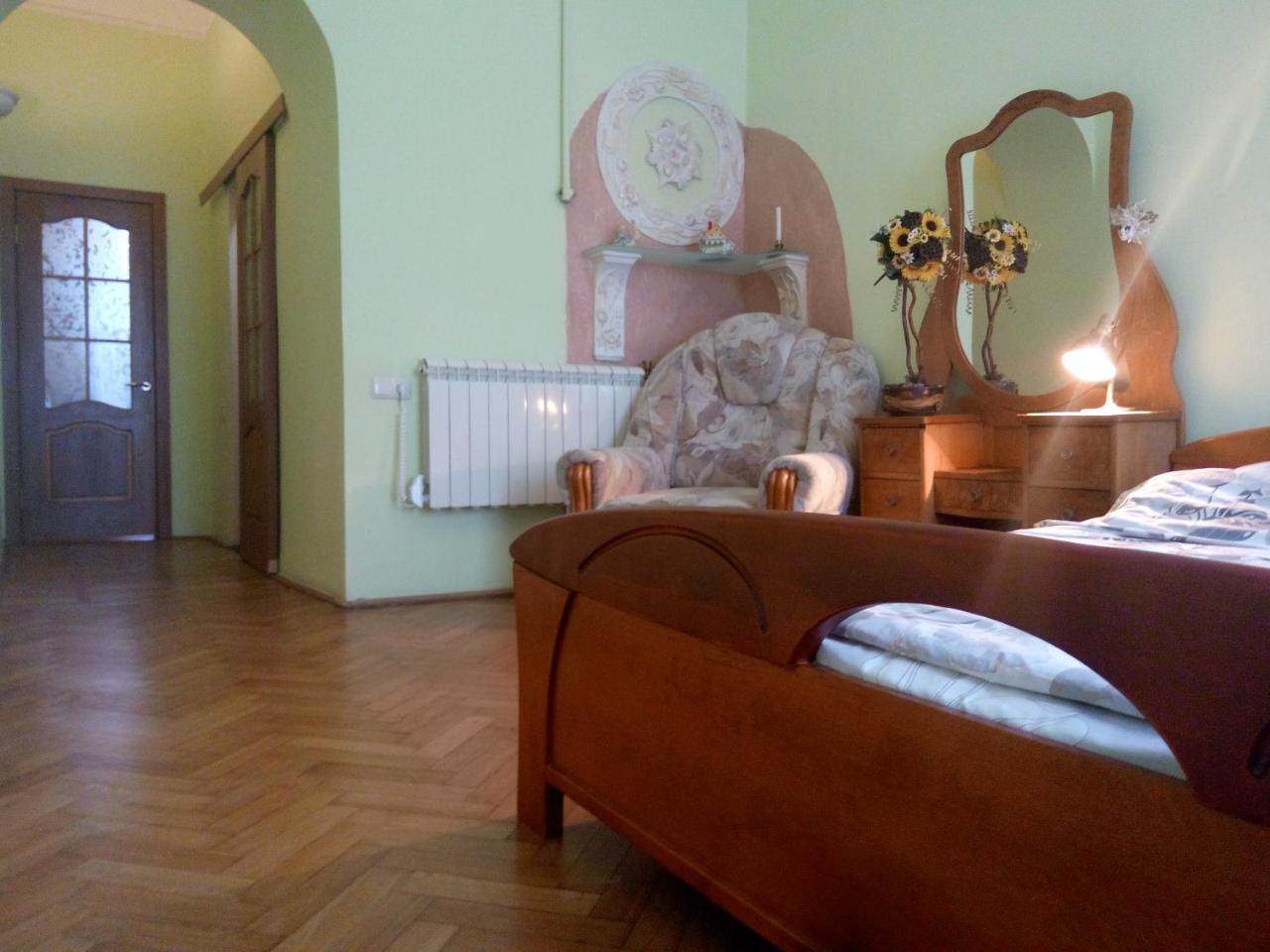 Апартаменты Flat On Sheptytskykh Львов Экстерьер фото